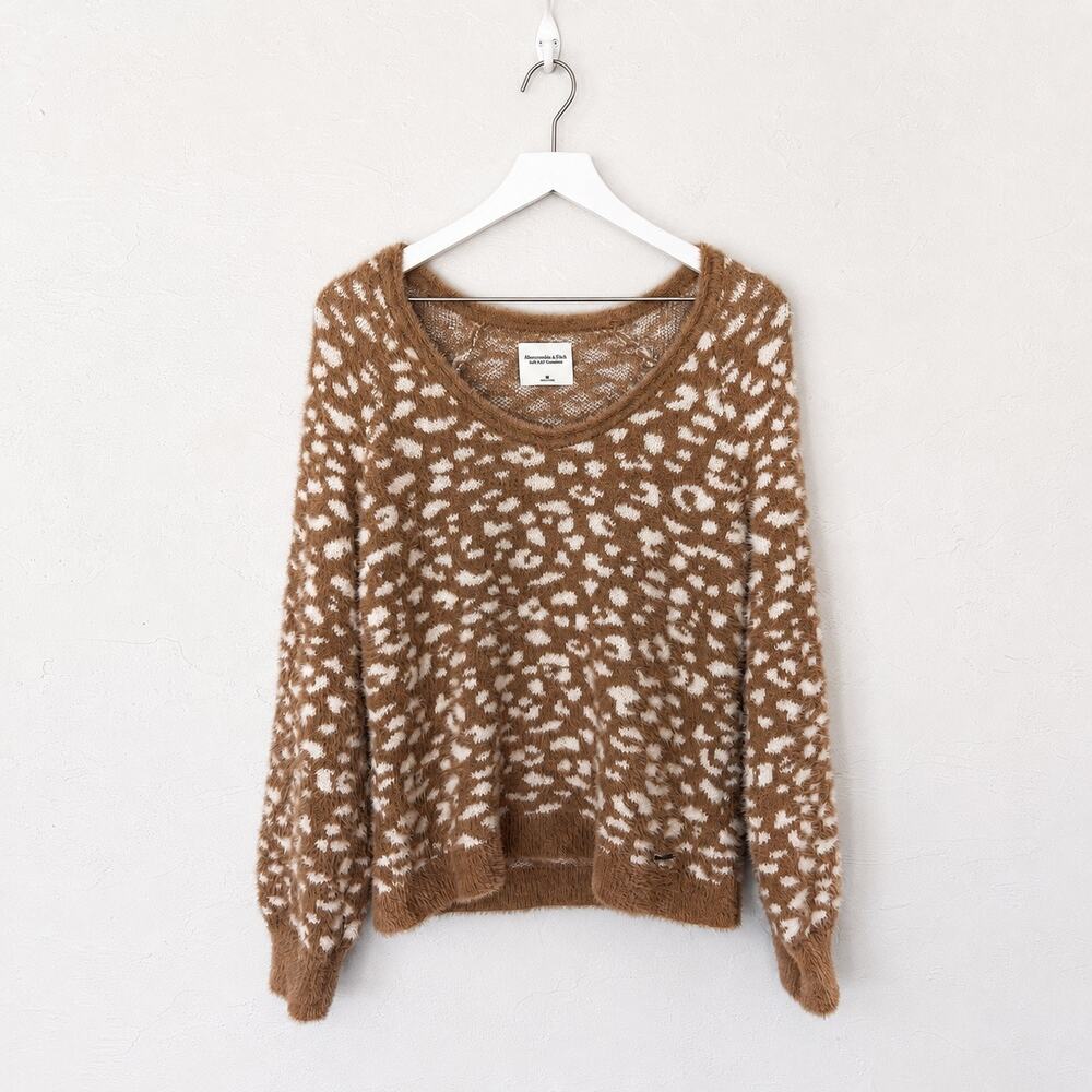 Abercrombie Soft A&F Tan Leopard Fuzzy V Neck Sweater Women’s M